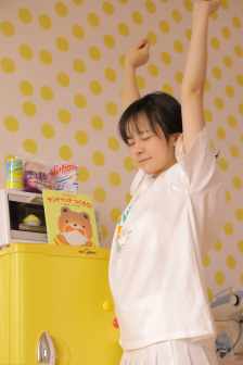 办公室的超短裙女教师美女